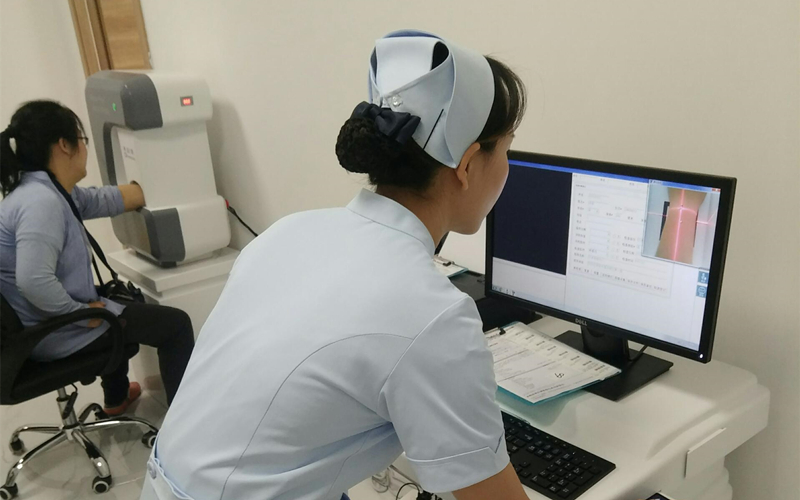 操作醫(yī)生免受任何照射劑量，保證操作醫(yī)生長(zhǎng)期操作安全